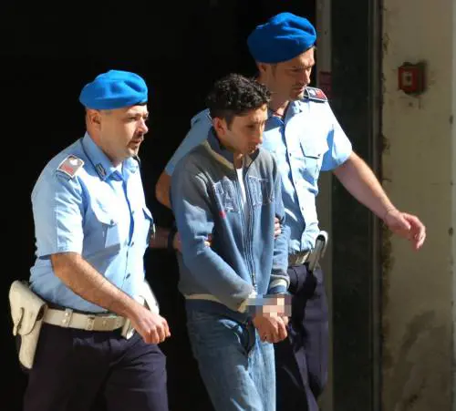 Strage ubriaco, 6 anni 
e mezzo al rom. Grillo: 
"Basta migrazioni"