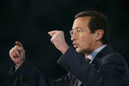 Fini: Veltroni farà cadere Prodi