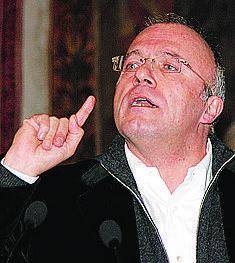 «I senatori a vita umiliano il Paese Faremo dei sit-in sotto le loro case»