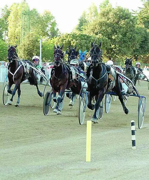 Infinitif resta imbattuto Derby senza emozioni