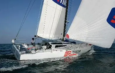 Paura per Soldini, barca speronata da un peschereccio