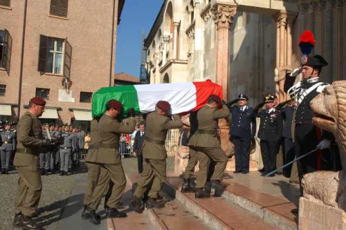 D'Auria, l'ultimo saluto 
Cancellata scritta  
offensiva sul Duomo