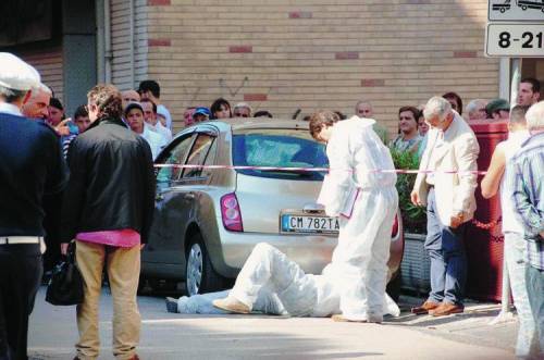 Tabaccaio ucciso in strada per settemila euro