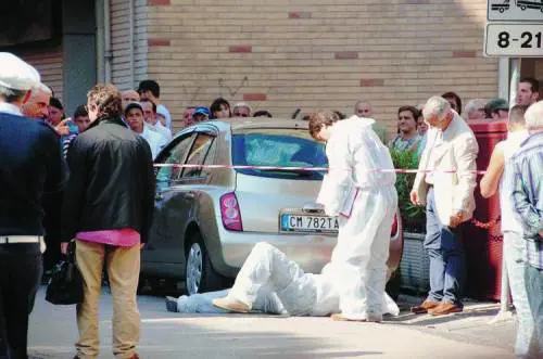 Tabaccaio ucciso in strada per settemila euro