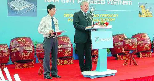 Colaninno in sella al Vietnam «Pronti per 100mila Vespe»