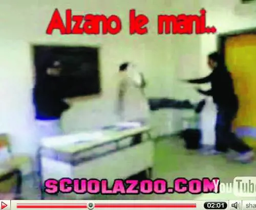 Video di prof che picchiano studenti