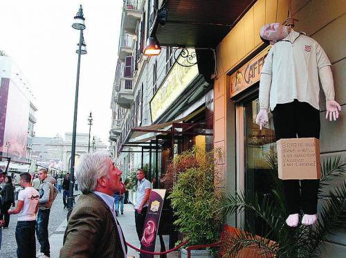 Esplode un bar: tanta paura ma nessun ferito