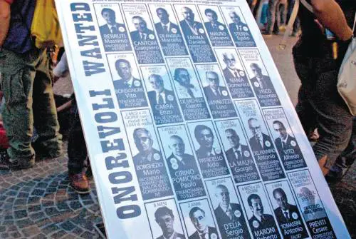 Sprechi, il Palazzo scopre la vergogna