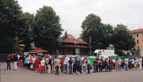 Io, tra il popolo dei poveri 
in cerca del pane quotidiano