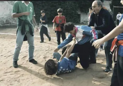 Lecco, sedicenne ferisce 
a colpi di forbici un compagno