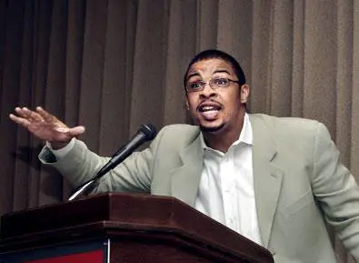 "Ma io, nero, ammetto: siamo diversi"