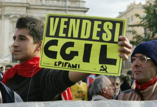 Cgil, Cisl e Uil difendono la legge Biagi. Berlusconi: "E' una legge di modernità"