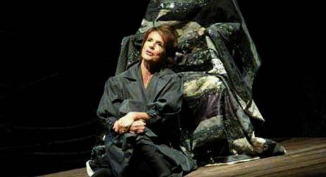 Ricerca della verità o follia, Lella Costa è Amleto