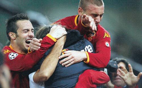 Esce Totti, entra Vucinic e la Roma vince la partita