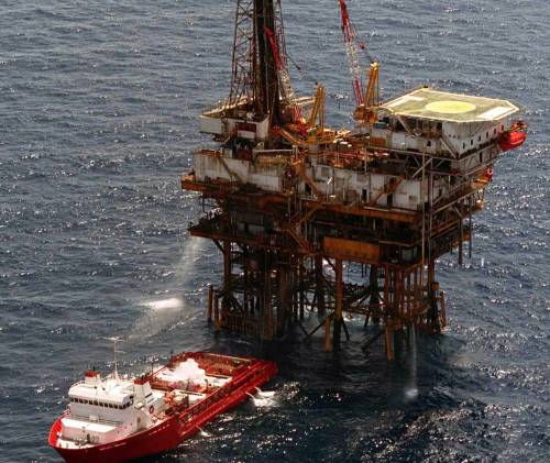 Messico, esplode piattaforma petrolifera: 18 morti, 7 dispersi
