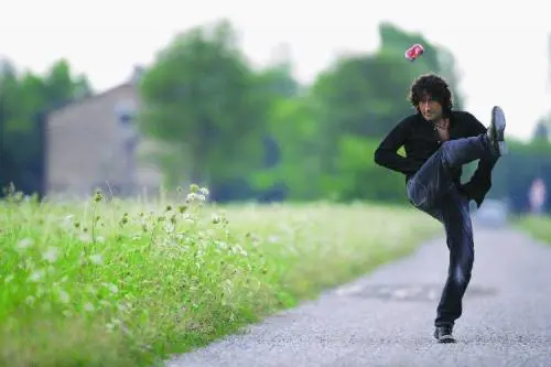 Anche Ligabue dà un calcio alla sinistra: "Parla solo di tasse"