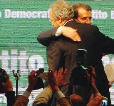Nasce il Pd, Prodi gela Veltroni: non mollo a dispetto dei serpenti