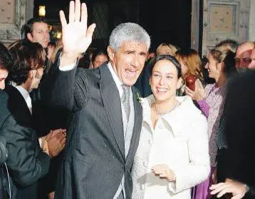 Le nozze moderate di Casini deludono la folla  caccia-vip