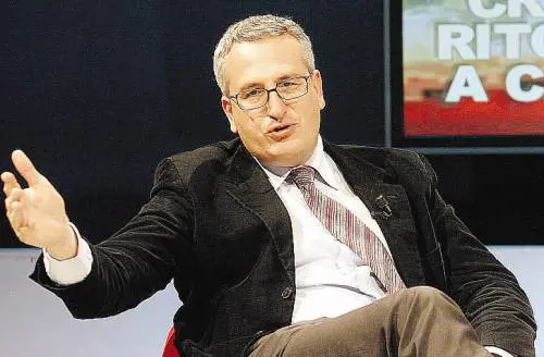 Bobo Craxi contro Vespa: "Indignato per il gossip sugli amori di mio padre"