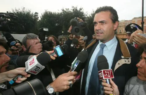 De Magistris: "Mi affido al Csm"