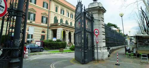 Serra spara sul Policlinico: «Caos e rischio di illeciti»