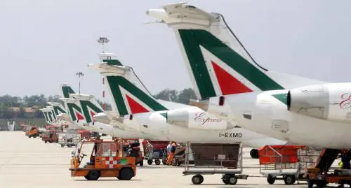 I sindacati difendono Alitalia sul web: "Prodi non chiuderla"