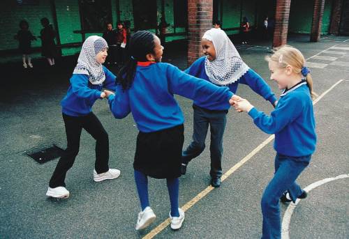 Bambine inglesi obbligate a portare il chador in classe