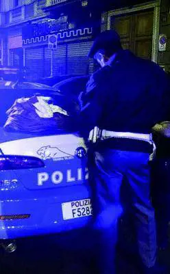 Sventano la rapina, aggrediti a bottigliate