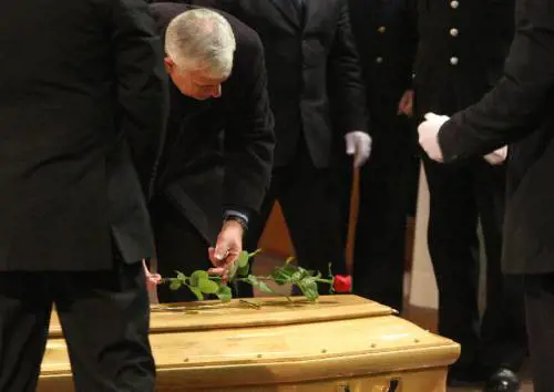 Roma a lutto per l'addio a Giovanna 
E c'è chi grida: "Veltroni a casa"