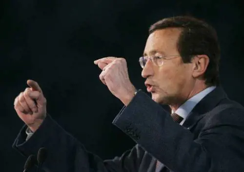 Sicurezza, Fini: "Votiamo no" 
Fassino: "Pronti a discutere"