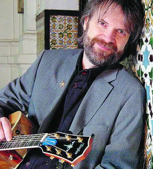 Tre giorni dedicati alle sei corde dalla mostra al concerto di Mick Taylor