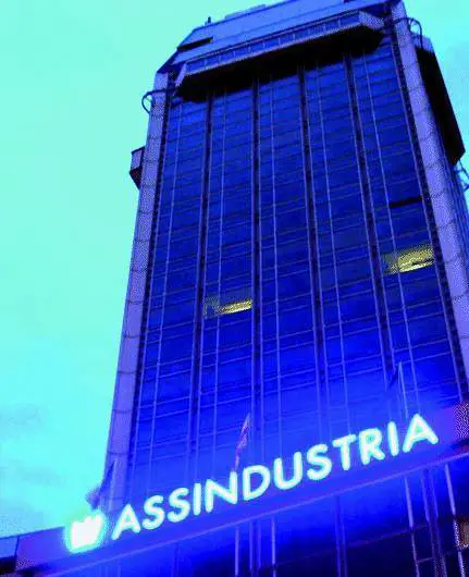 Confindustria decide di non decidere