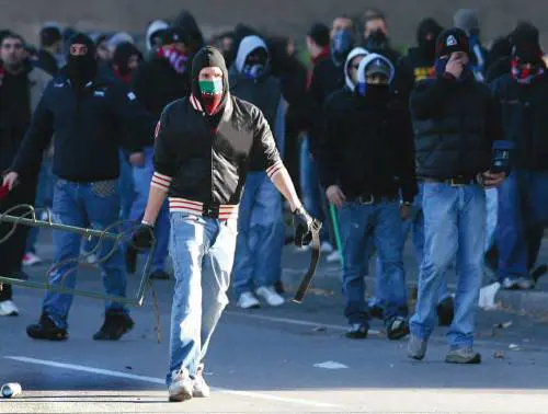 Finalmente li chiamano terroristi. Il calcio ferma B e C