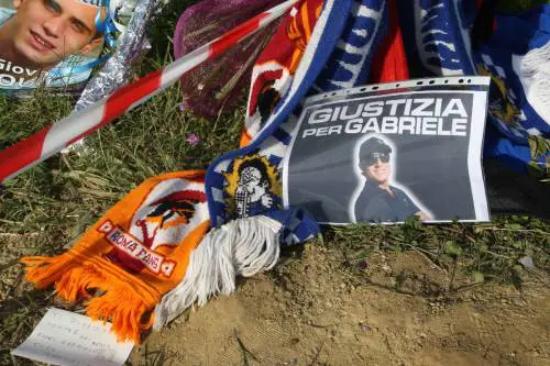 La marcia su Roma degli ultras 
"Alto rischio per i funerali del dj"