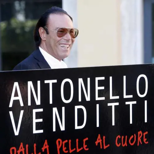 Venditti: "Canto il mio lungo viaggio tra comunismo e vangelo"