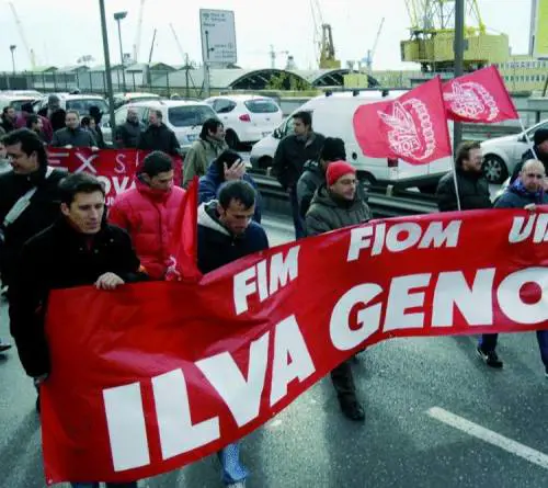 Metalmeccanici in sciopero paralizzano la Sopraelevata