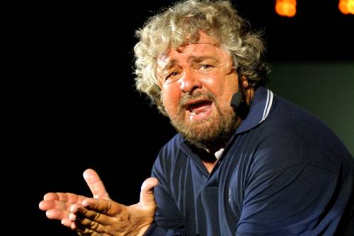 Grillo assolve gli ultrà, sul blog coro di "vaffa" 