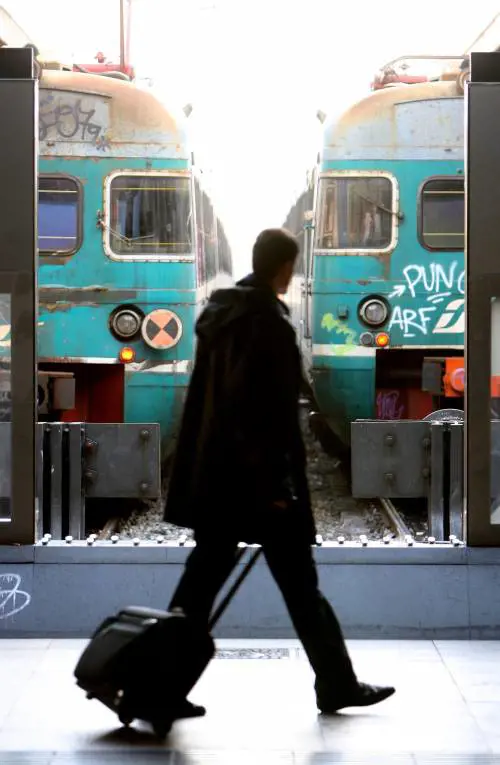 Fs, meno treni pendolari 
e biglietti più cari del 15%