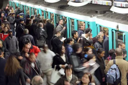 Sabotaggi contro le linee ferroviarie. E la Francia è stanca degli scioperi