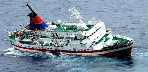 Antartico, affonda nave da 
crociera. Salve 154 persone