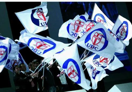 Dopo il crollo della Casa, lUdc si fa in due