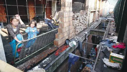 Rom, scontro sui tagli