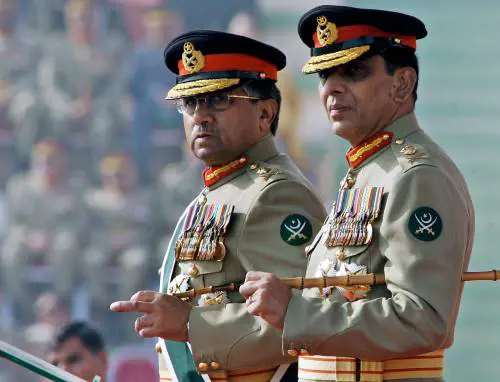 Musharraf, addio alla divisa 
Domani giura ma da civile