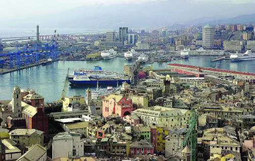 A Genova è battaglia per il controllo del primo porto dItalia