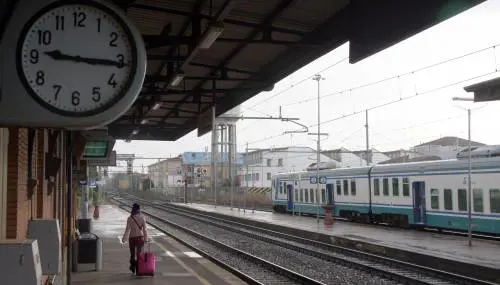 Domani Italia a piedi: 
fermi treni, aerei e bus