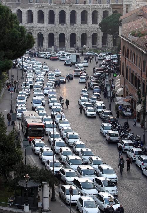 Tassisti, un volantino rivolto ai cittadini