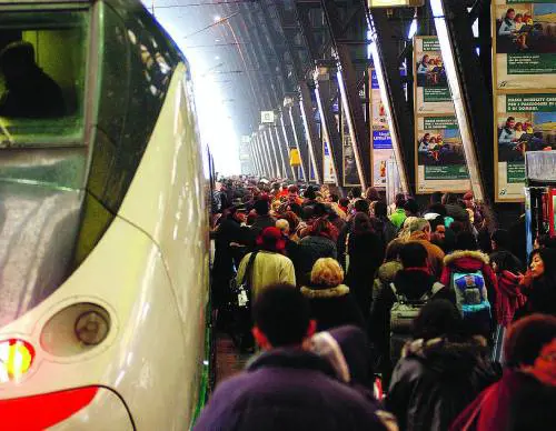 Pendolari, Prodi cancella 160 treni