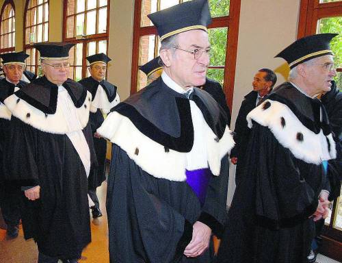 L’allarme del rettore: «Troppa burocrazia minaccia la Cattolica»