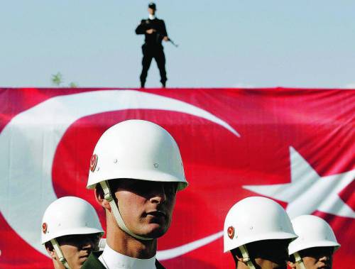 Attacco ai curdi. E l’esercito turco invade l’Irak