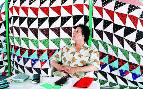 Gheddafi a Parigi pianterà la tenda accanto all’Eliseo